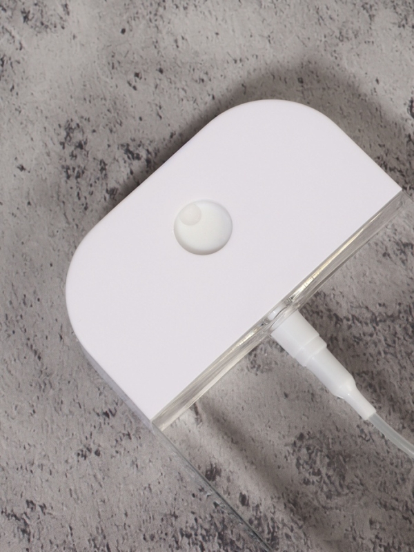 Бутылочка д/хранения с распылителем 50мл 10*5,8*1,7см пластик прозрач бел крыш накл ОТ Бутылочка д/хранения с распылителем 50мл 10*5,8*1,7см пластик прозрач бел крыш накл ОТ