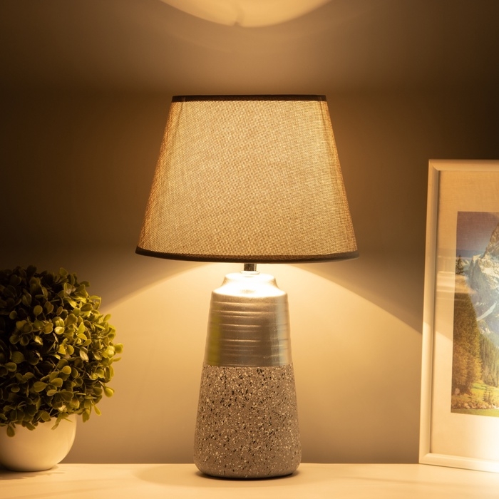 Настольная лампа с абажуром RISALUX «Удача», 1×Е14, 40 Вт, серый, 22×22×39 см Настольная лампа с абажуром RISALUX «Удача», 1×Е14, 40 Вт, серый, 22×22×39 см