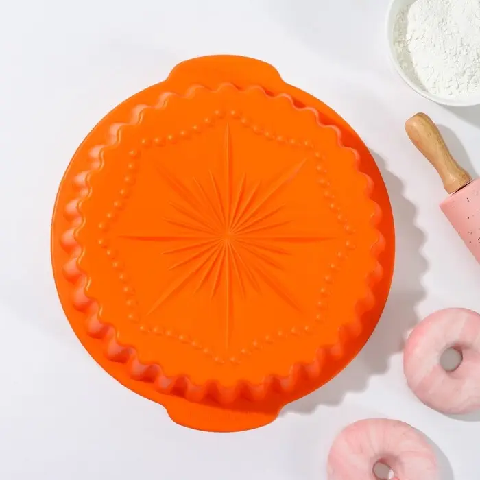 Форма для выпечки Доляна «Рифлёный круг. Звезда», силикон, 29×28 см, с ручками, цвет МИКС Форма для выпечки Доляна «Рифлёный круг. Звезда», силикон, 29×28 см, с ручками, цвет МИКС