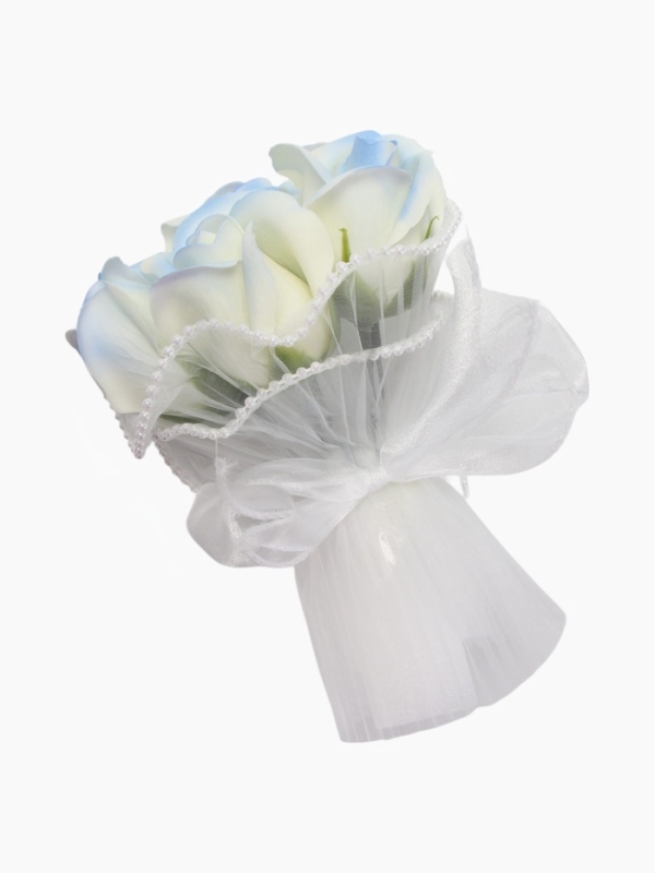 Набор из 6 нежных бело-голубых мыльных роз