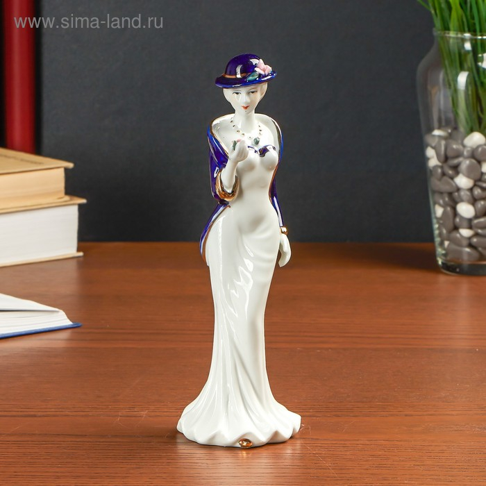 Сувенир "Мадмуазель с бутоном в ладонях" 20×7×7 см