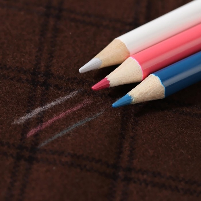 Карандаш для ткани с щёткой, 3 шт, цвет белый, розовый, синий Карандаш для ткани с щёткой, 3 шт, цвет белый, розовый, синий