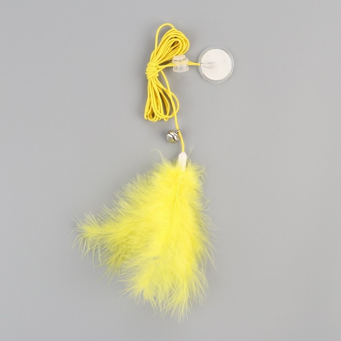 Дразнилка для кошек на креплении с бубенчиком  Дразнилка для кошек на креплении с бубенчиком "Пёрышки", жёлтая