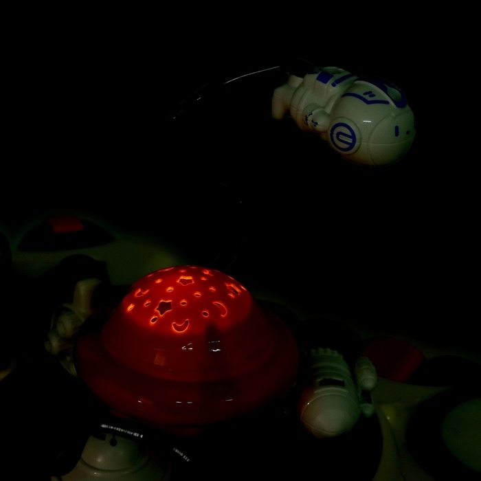 Развивающий столик «Астронавт», световые и звуковые эффекты Развивающий столик «Астронавт», световые и звуковые эффекты