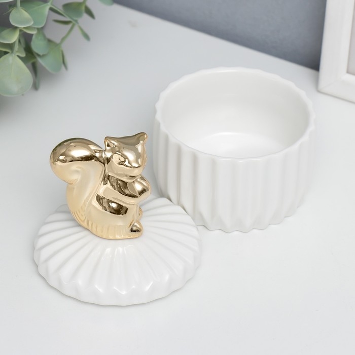 Шкатулка керамика Шкатулка керамика "Золотая белочка" белый рельеф 12х8,2х8,2 см