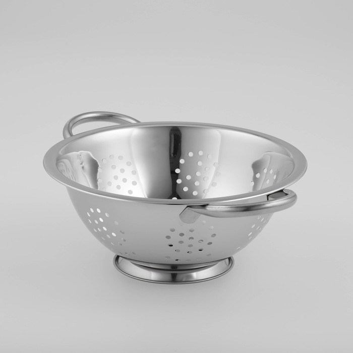 Дуршлаг из нержавеющей стали Доляна «Индия», 1,6 л, d=22 см, на ножке, две ручки Дуршлаг из нержавеющей стали Доляна «Индия», 1,6 л, d=22 см, на ножке, две ручки