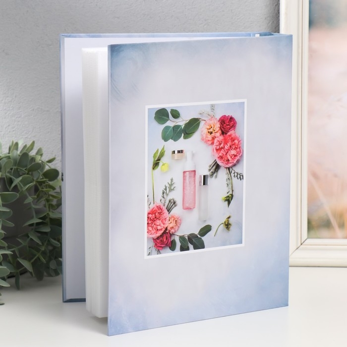 Фотоальбом на 200 фото 13х18 см Фотоальбом на 200 фото 13х18 см "Красота спасёт мир" зол/сер в коробке МИКС 5,8х23,7х29,8 см 99347