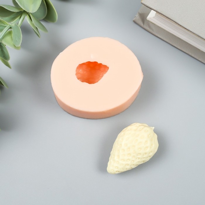 Молд силиконовый Молд силиконовый "Одна большая клубника" 3,3х2 см