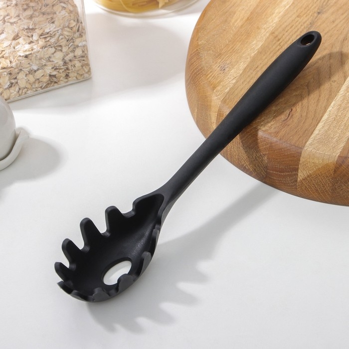 Ложка для спагетти Magistro Black, нейлон, 29×6 см, цвет чёрный Ложка для спагетти Magistro Black, нейлон, 29×6 см, цвет чёрный