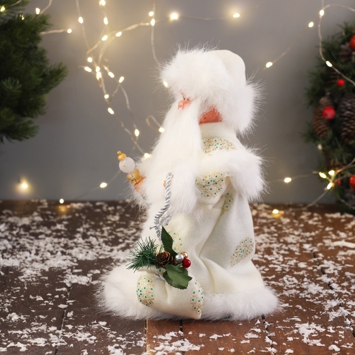 Дед Мороз  Дед Мороз "В пушистой шубе, с мешком" двигается, 30х19 см, белый