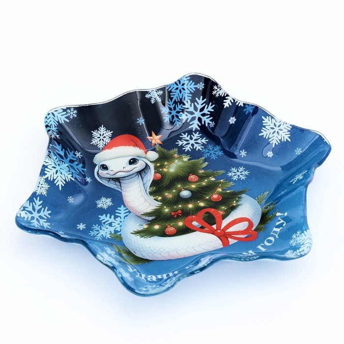 Тарелка в форме снежинки Тарелка в форме снежинки "Удачи в новом году", 19,5 см