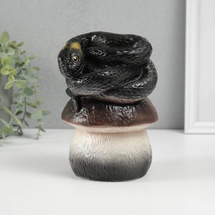 Новогодняя копилка  Новогодняя копилка "Змейка на грибе"  12 х11 х 18 см