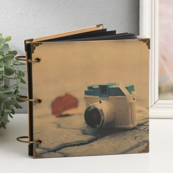 Фотоальбом на кольцах 30 листов Фотоальбом на кольцах 30 листов "Фотоаппарат на плитке" чёрные листы 18х18 см