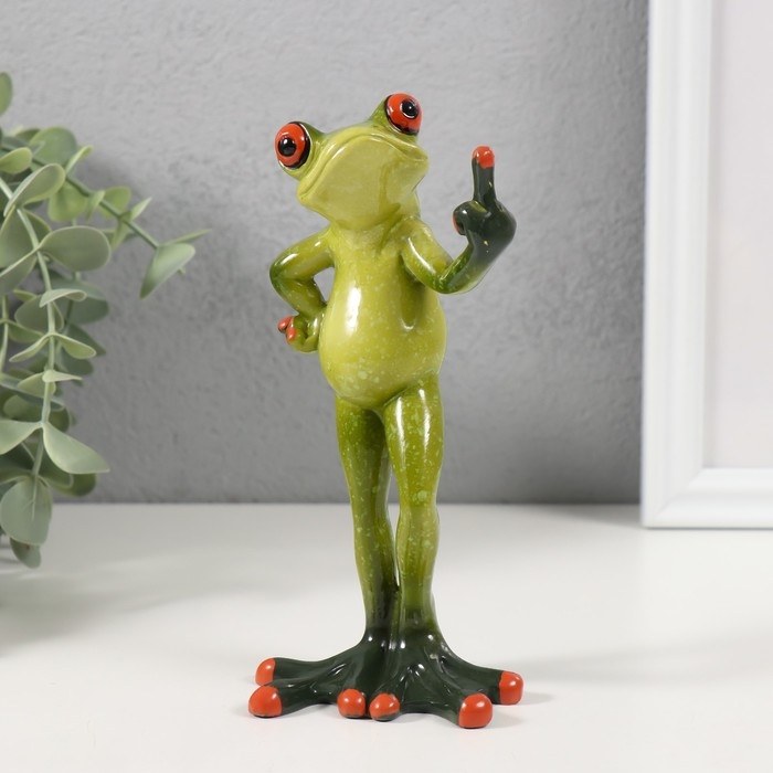 Сувенир полистоун лак Сувенир полистоун лак "Лягуха показывает средний палец" 7,5х6,8х15,7 см