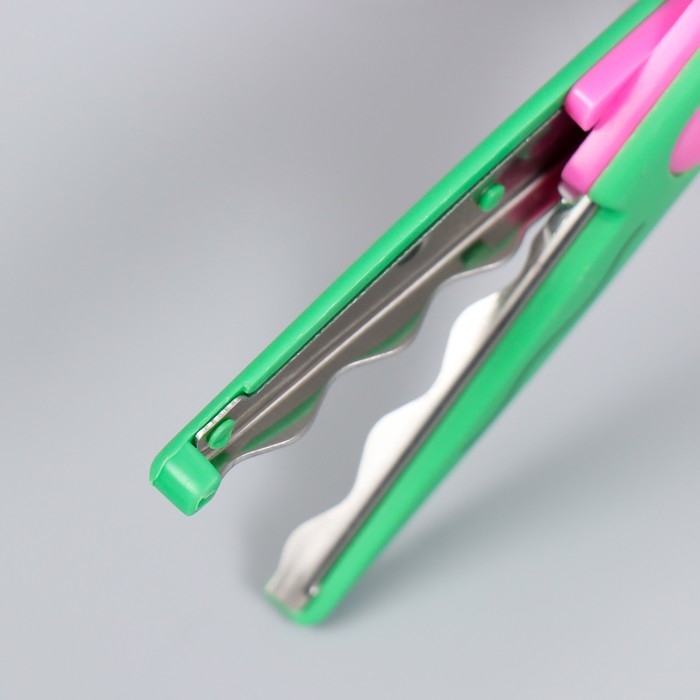 Набор для скрапбукинга Набор для скрапбукинга "Плавная волна" ножницы фигурные 13,5см+4 дырокола d=1,2см 11,2х18 см 94115