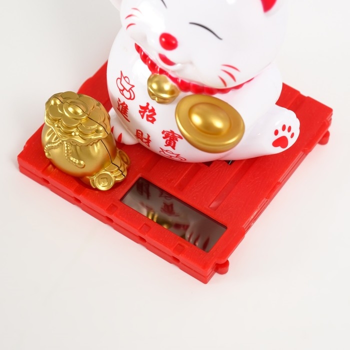 Маятник пластик Маятник пластик "Белый Манэки-нэко со слитком Ямб" 8х8х8,5 см