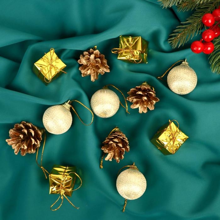 Набор украшений пластик 12 шт Набор украшений пластик 12 шт "Сочельник" (4 шара, 4 подарка, 4 шишки) микс