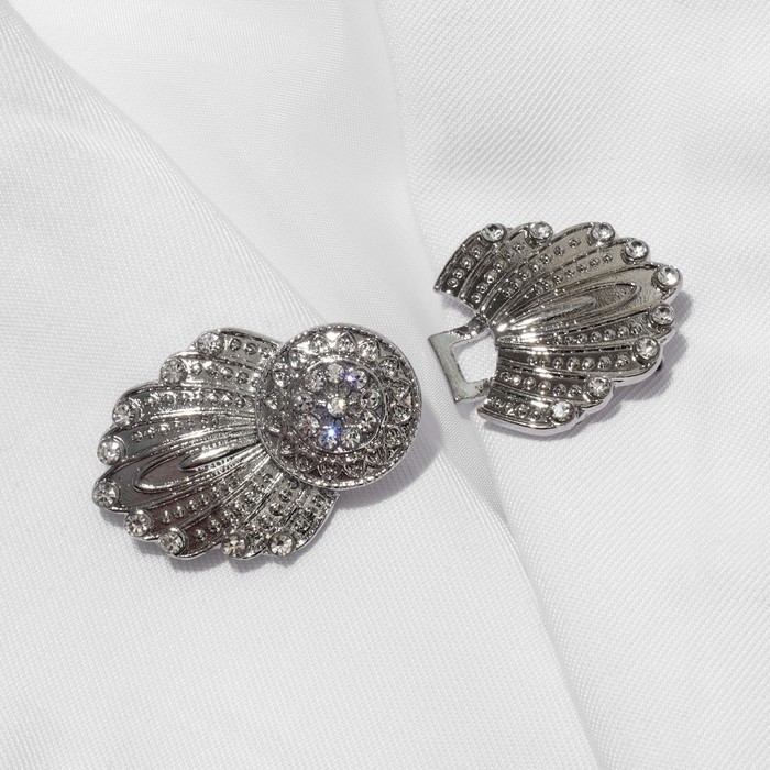 Зажим для кардигана «Перья», цвет белый в серебре Зажим для кардигана «Перья», цвет белый в серебре