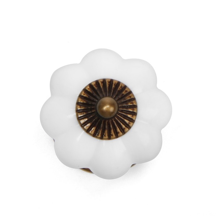 Ручка-кнопка ТУНДРА, d=33, пластик, белая, 8 шт TMP Ручка-кнопка ТУНДРА, d=33, пластик, белая, 8 шт TMP