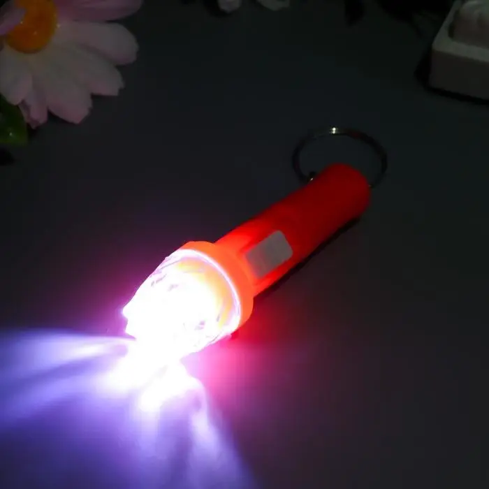 Фонарик брелок для ключей на кольце «Фигурный край», горит, 6.7×2×2 см, МИКС Фонарик брелок для ключей на кольце «Фигурный край», горит, 6.7×2×2 см, МИКС