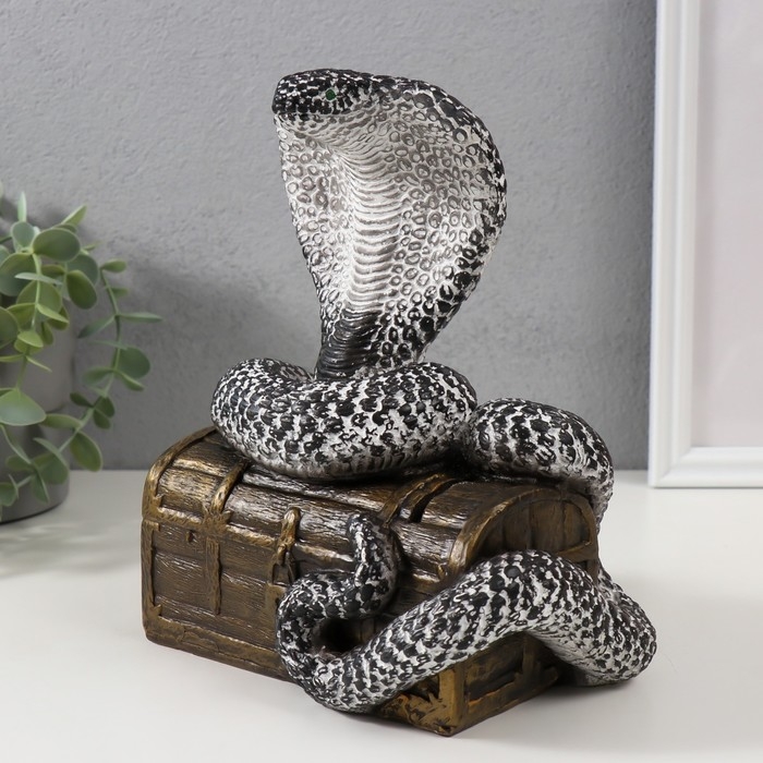 Копилка Копилка"КОБРА НА СУНДУКЕ "  20 х 17 х 12 см.