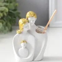 Аромадиффузор полистоун с палочками "Родители с ребёнком" белый с золотом 4,3х8х11 см