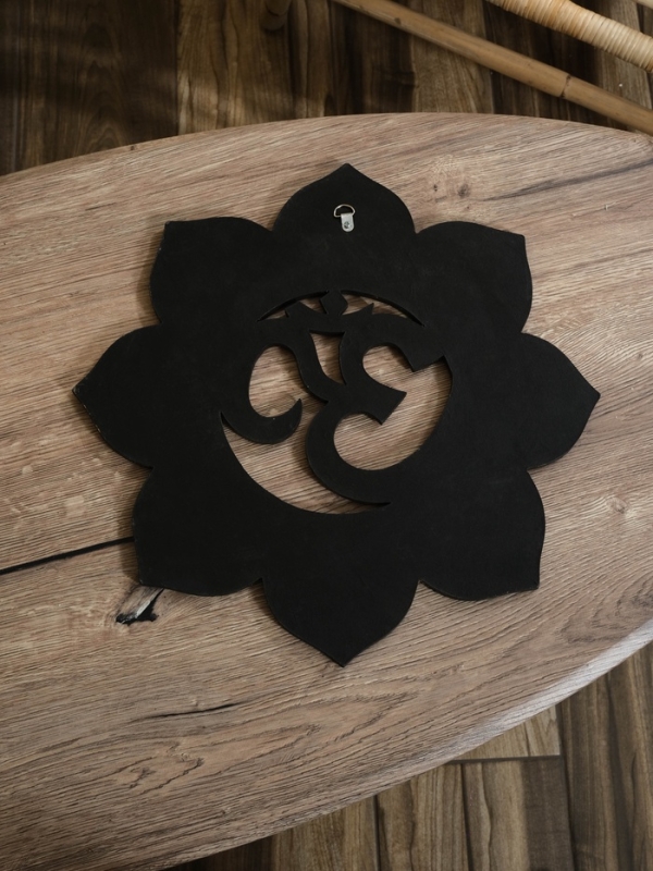 Панно резное МДФ  Панно резное МДФ "ОМ", 40х40х0,6 см, золотое основание