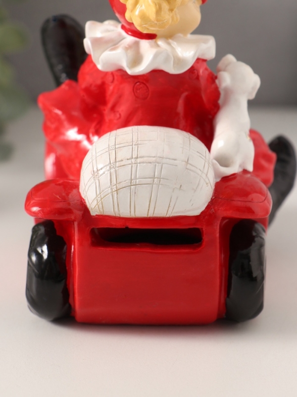 Копилка полистоун "Клоун с пёсиком в автомобиле" красно-белый 14,5х9,5х15 см