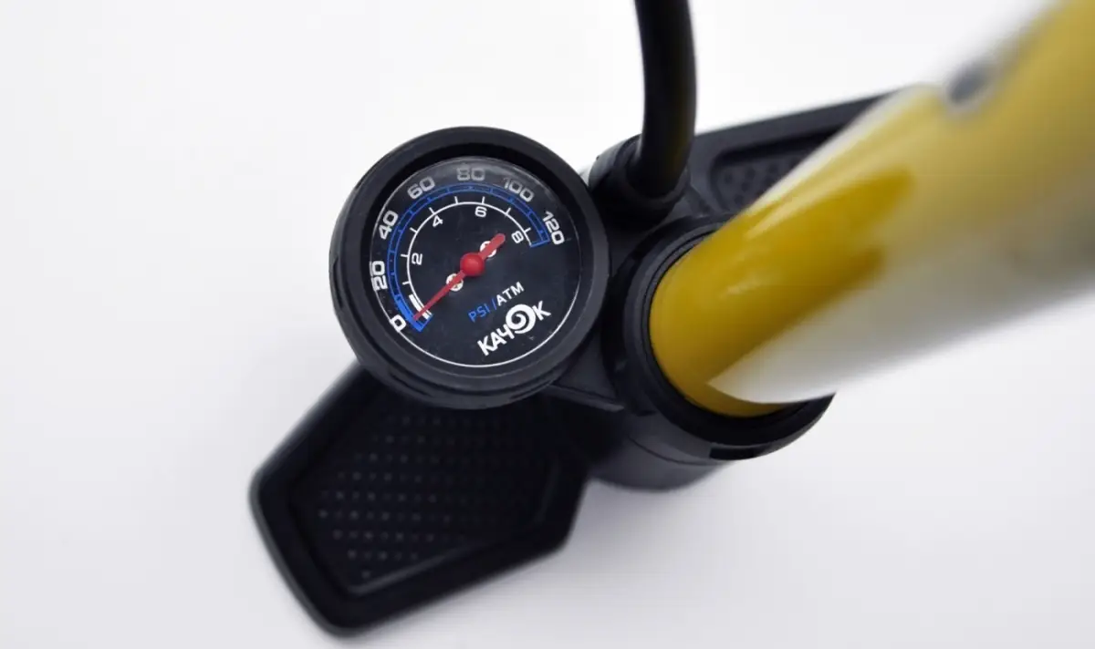 Насос ручной с манометром КАЧОК Н-30