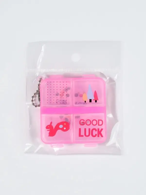 Таблетница GOOD LUCK, с цепочкой, 6.5×6×1.5 см, 4 секции, МИКС