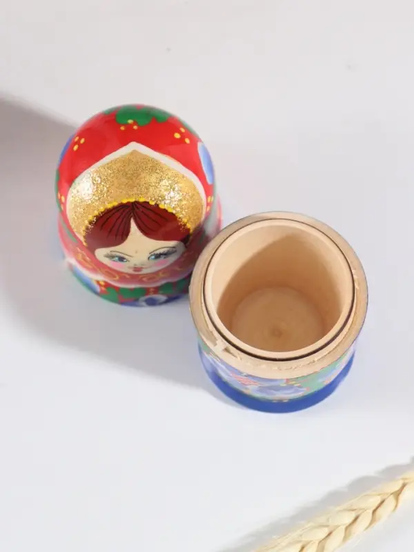 Матрёшка дерево &laquo;Любовь&raquo;, красный платок, 5-кукольная, 11.5 см
