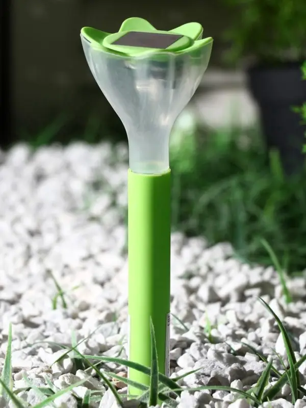 Садовый светильник &laquo;Цветок зелёный&raquo;, уличный, на солнечной батарее, 6&times;29&times;6 см, 1 LED, свечение белое