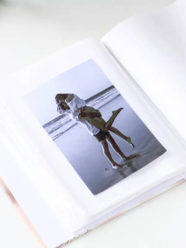 Фотоальбом на 40 фото 13х18 см Фотоальбом на 40 фото 13х18 см "Новогодние колокольчики" в коробке тисн.золото 5х18х20,8 см 108762