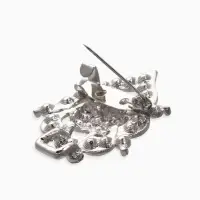 Зажим для кардигана "Ажур", кокошник, цвет белый в серебре Зажим для кардигана "Ажур", кокошник, цвет белый в серебре