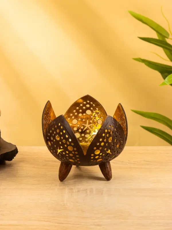 Подсвечник из кокоса «Бутон», 15×15×13 см, коричнево-золотой Подсвечник из кокоса «Бутон», 15×15×13 см, коричнево-золотой