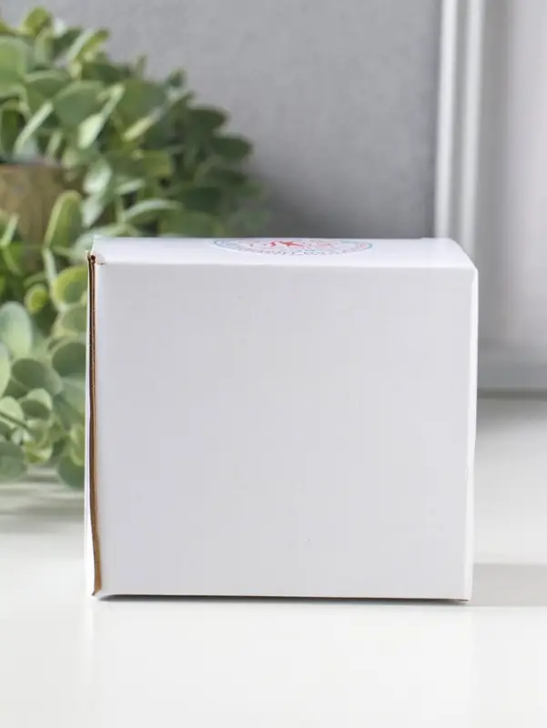 Сувенир полистоун "Девочка с большим бантом в волосах, держит сердце" 4,7х3х9 см