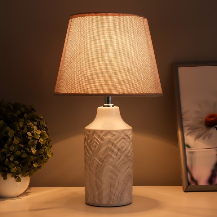 Настольная лампа Настольная лампа "Лаура" Е14 40Вт бело-серый 22х22х39 см