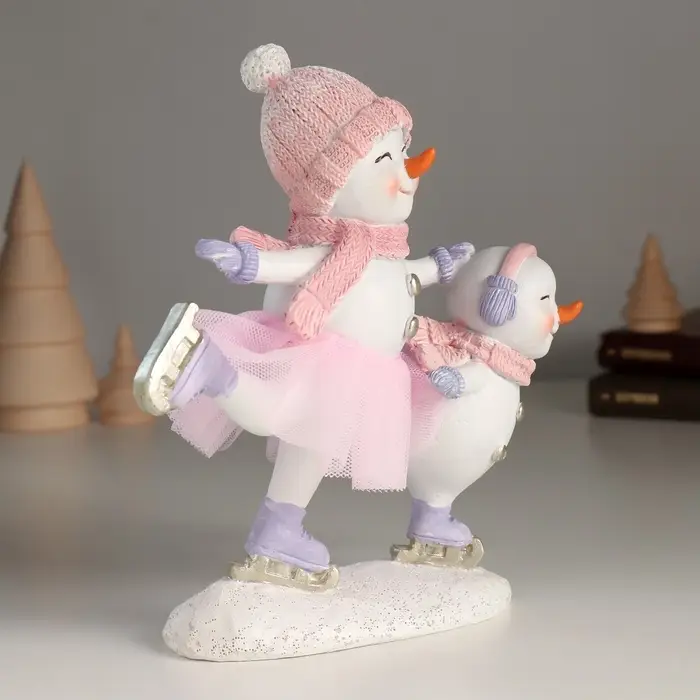 Фигурка полистоун &laquo;Счастливые снеговички на коньках&raquo;, 17&times;6&times;18 см