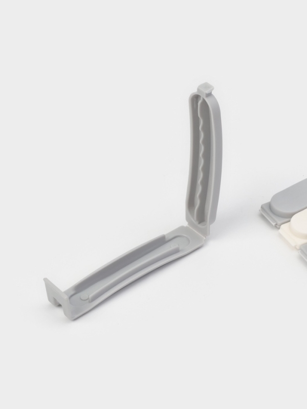 Набор зажимов для пакетов 5 шт, 7х7,5х1,5 см, цвет белый/серый Набор зажимов для пакетов 5 шт, 7х7,5х1,5 см, цвет белый/серый