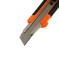 Нож универсальный ЛОМ, 2К корпус, металлическая направляющая, 18 мм