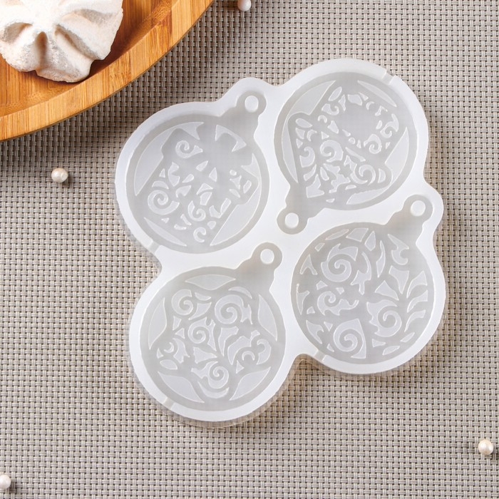 Силиконовый молд для леденцов и шоколада «Шары», 12×12 см, ячейка d=5 см, цвет прозрачный Силиконовый молд для леденцов и шоколада «Шары», 12×12 см, ячейка d=5 см, цвет прозрачный