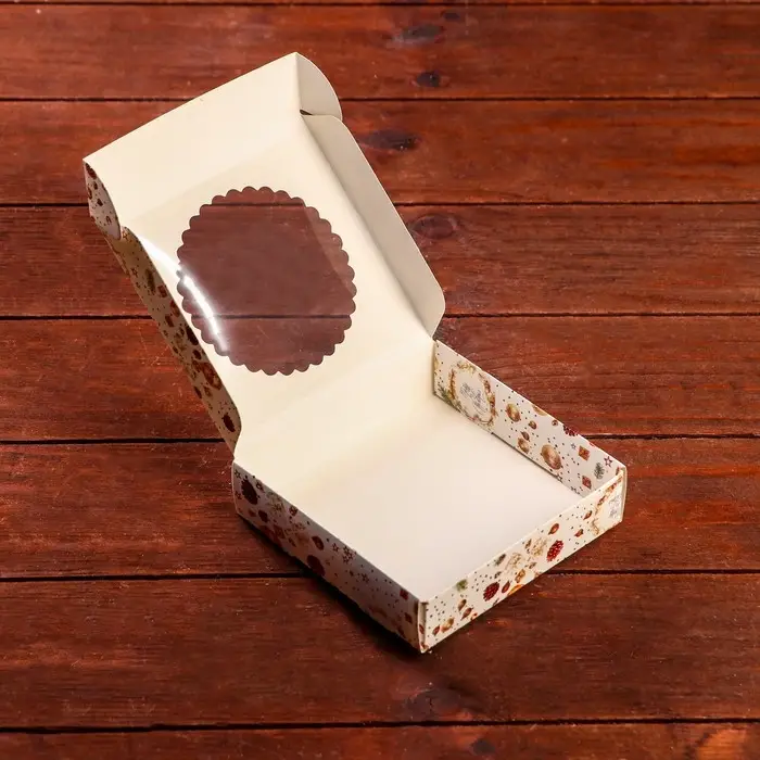 Подарочная коробка сборная с окном «Шишки и подарки», 11.5×11.5×3 см