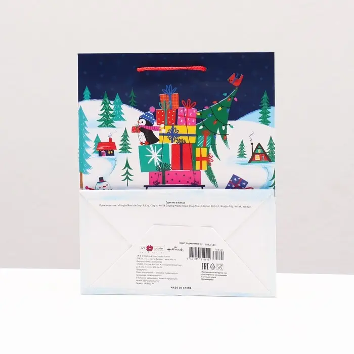 Пакет подарочный «Дед Мороз везёт подарки», 18×22.3×10 см