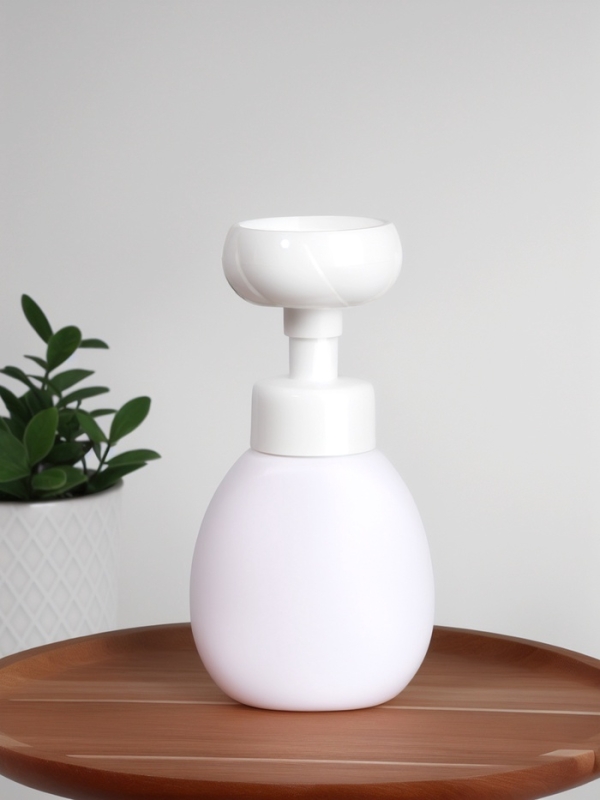 Бутылочка д/хранения с дозатором 300мл 17,2*8,5*6,5см  пластик бел накл OT Бутылочка д/хранения с дозатором 300мл 17,2*8,5*6,5см  пластик бел накл OT