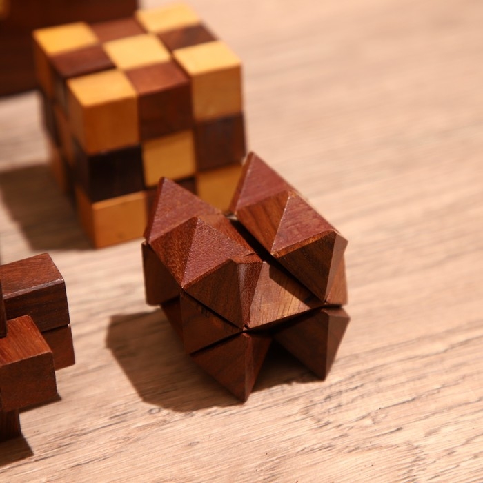 Головоломки в шкатулке (набор 4 шт) 12х13х6 см, дерево шишам Головоломки в шкатулке (набор 4 шт) 12х13х6 см, дерево шишам