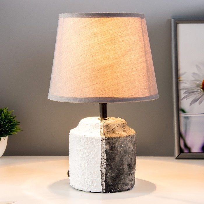 Настольная лампа Настольная лампа "Киана" Е14 40Вт серо-белый 20х20х33см RISALUX