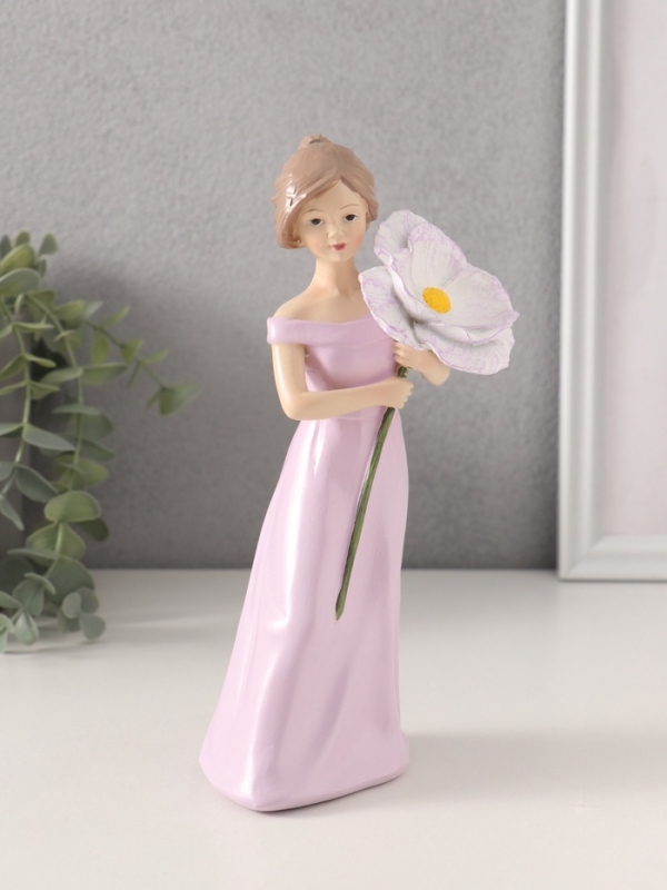 Сувенир полистоун Сувенир полистоун "Девушка с большим цветком в руках" 9,5х7,2х19,4 см