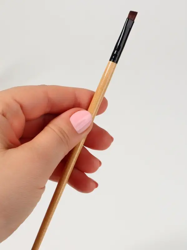 Кисть для макияжа, скошенная, 18 (± 1) см, бежевая Кисть для макияжа, скошенная, 18 (± 1) см, бежевая