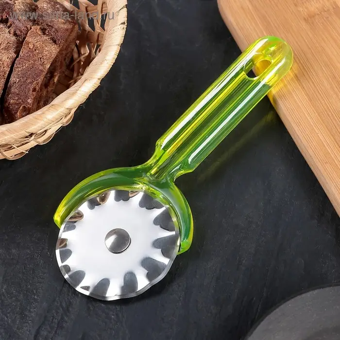 Нож для пиццы и теста Доляна «Леденец», 16,5 см, цвет МИКС Нож для пиццы и теста Доляна «Леденец», 16,5 см, цвет МИКС