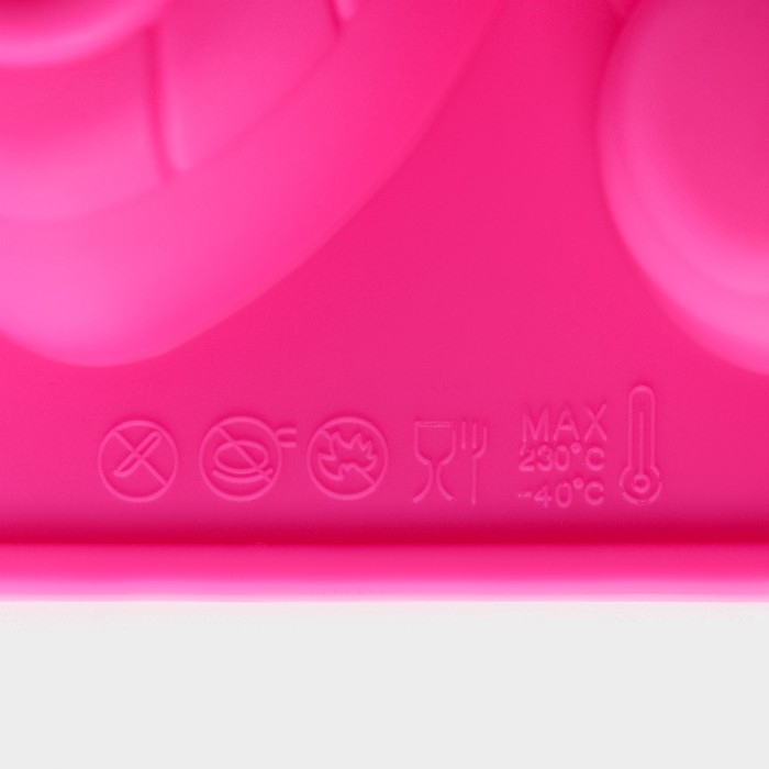 Форма для выпечки Доляна &laquo;Мишка и сердце&raquo;, силикон, 17&times;15 см, 4 ячейки, цвет розовый